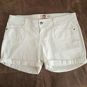 l.e.i. white shorts size 11 (Juniors)